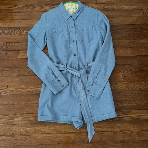 Free people chambray romper with belt and pockets - Picture 1 of 5